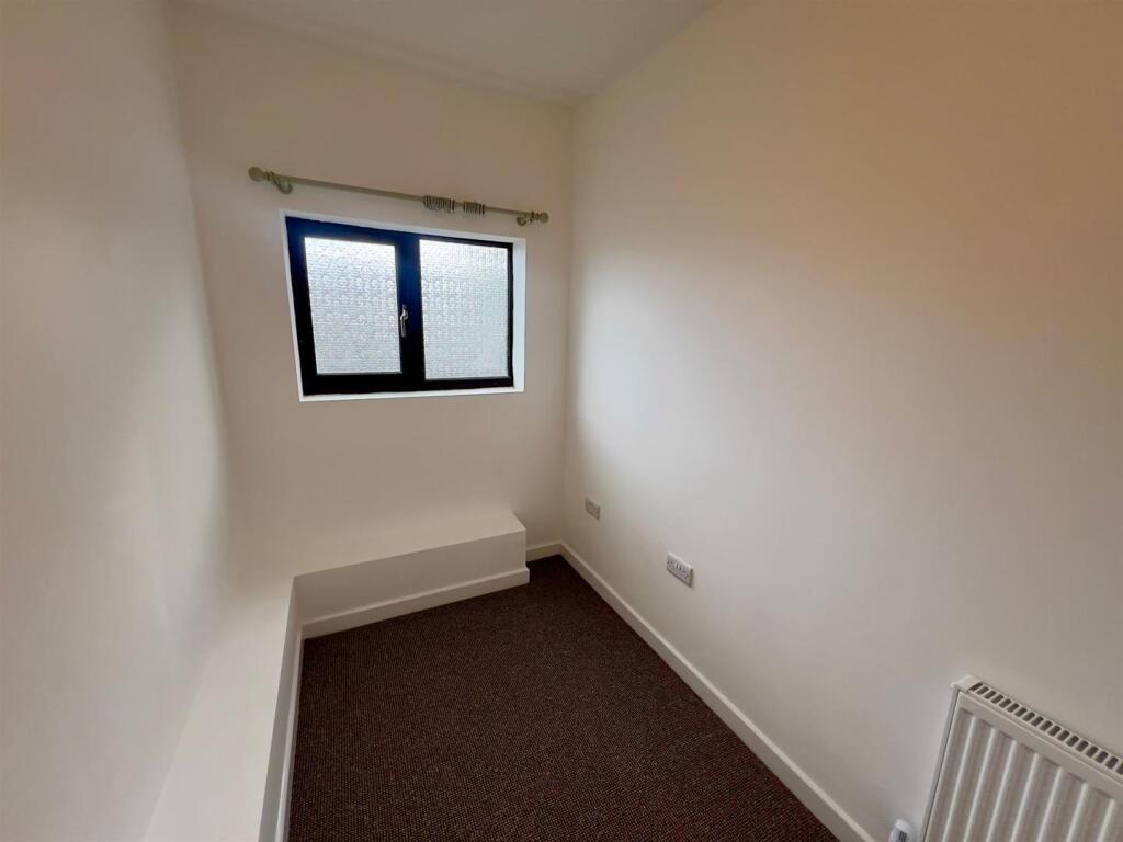 OFFICE - DRESSING ROOM.jpg