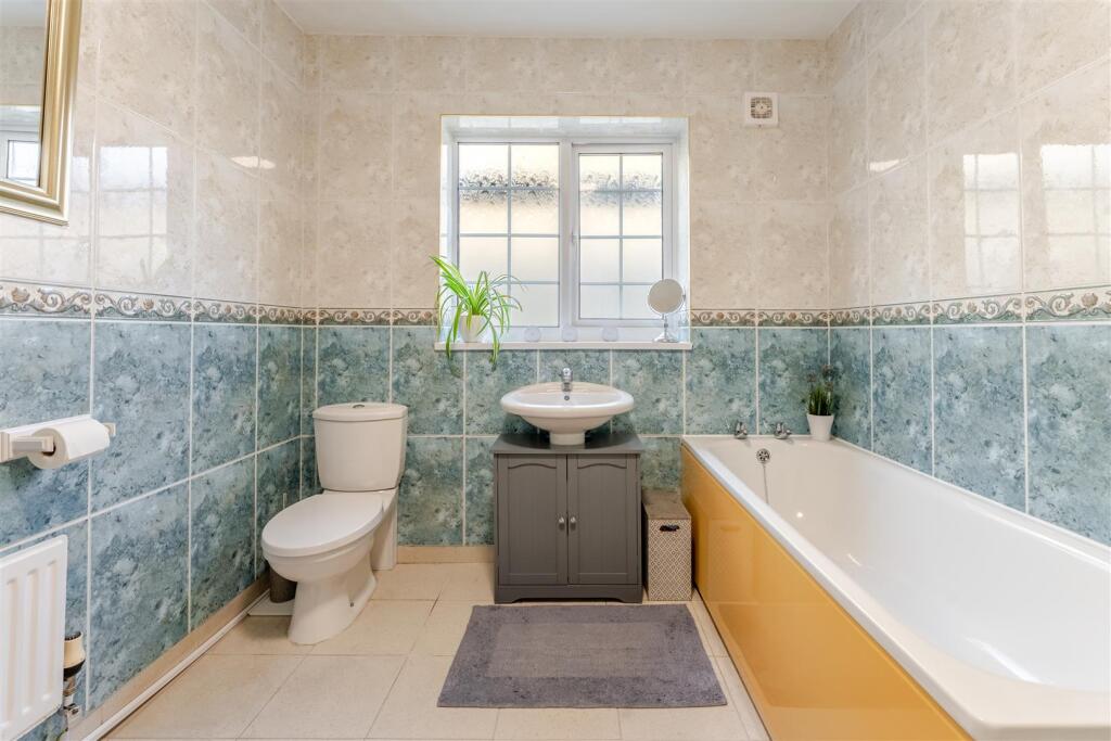 28 Bishops Road, BS49 4NG 44.jpg
