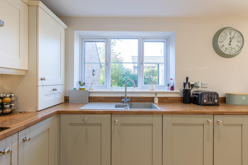 Greengage Close 8 Kitchen Breakfast Family Room-5