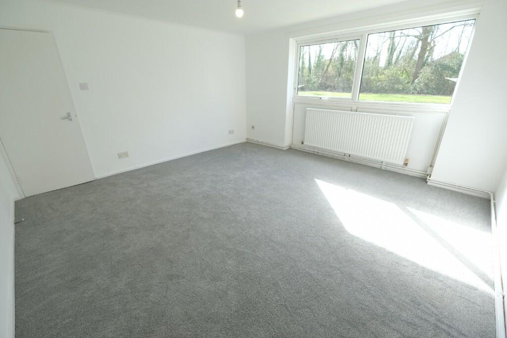 SITTING/DINING ROOM