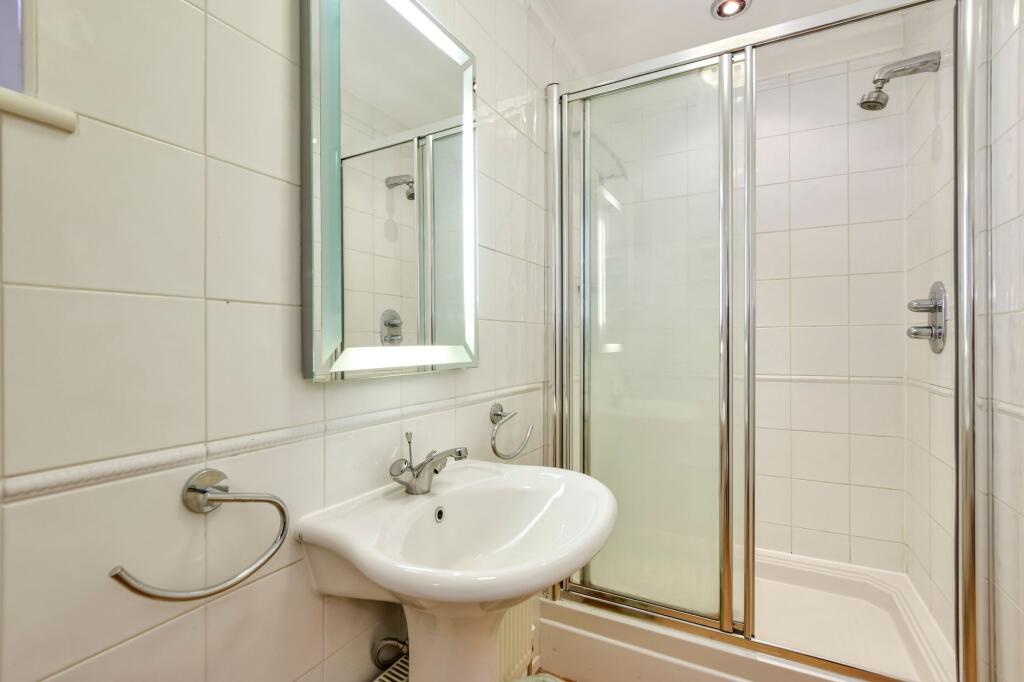 En Suite - Shower View