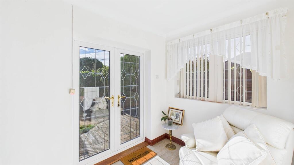 Breakfasting Kitchen