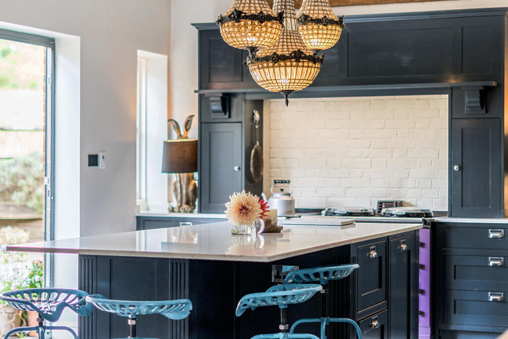 1340361-30-689e28...