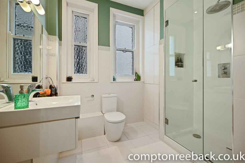 BCCR - 59 Leith Mansions - Shower (4).jpg