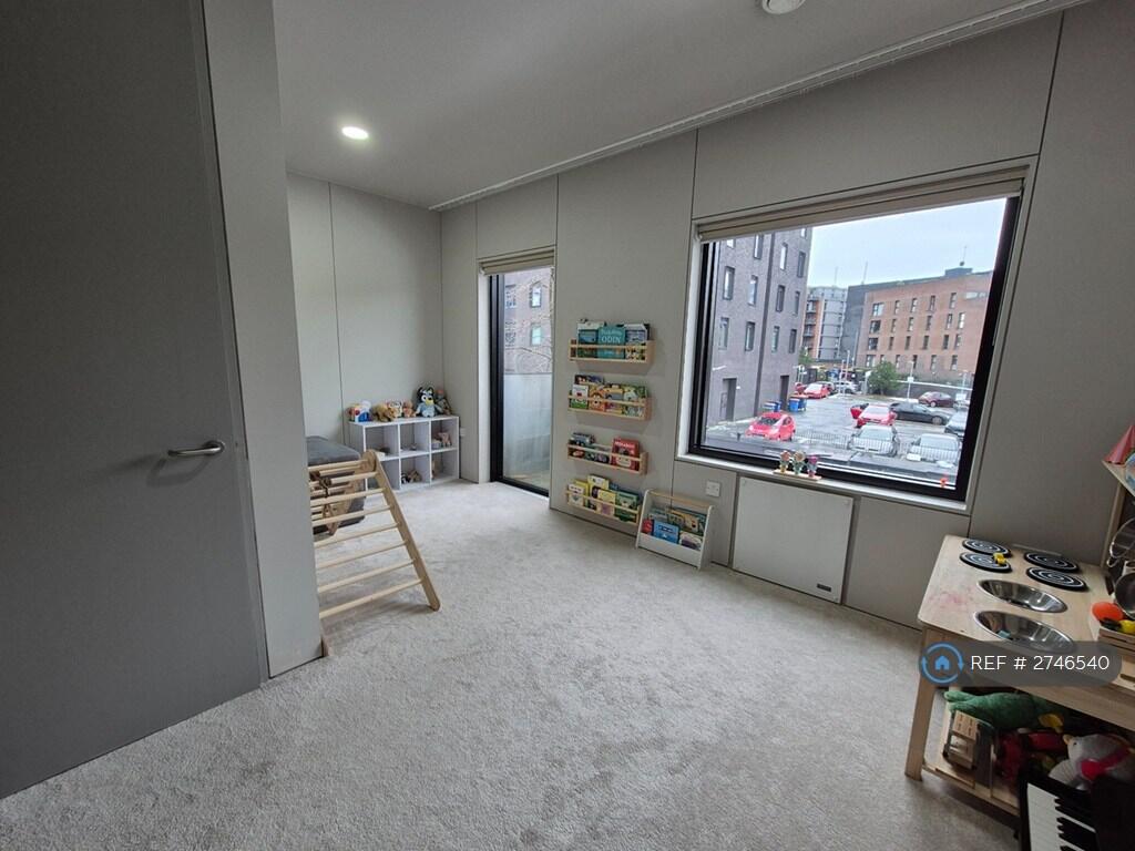 1st Floor Bedroom (Front)