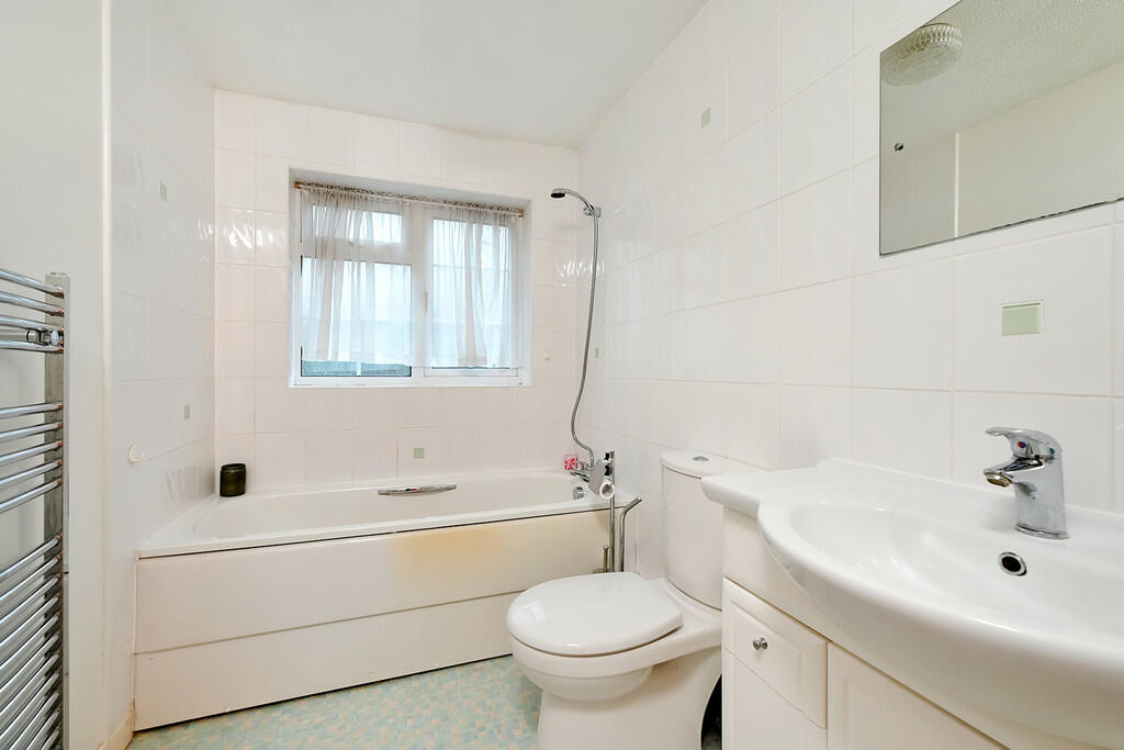 12 Brewers Close ...