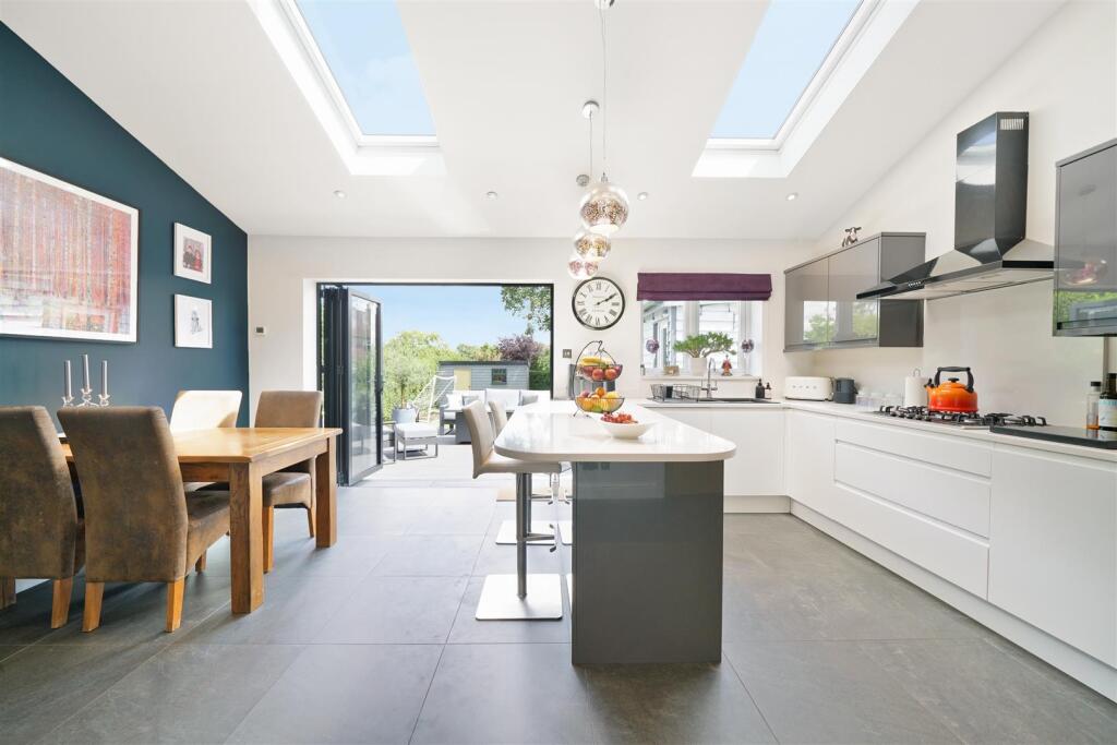 8 Dean Court - mclHo5T3SfOT0Ko2cz05.jpg