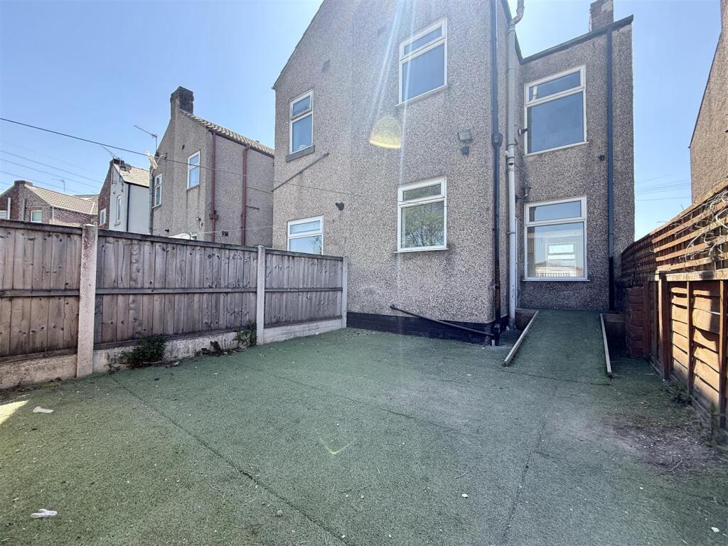 10 Rear Garden.JPEG