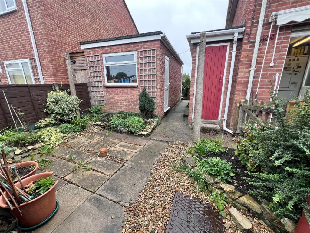 Front garden 2.jpg