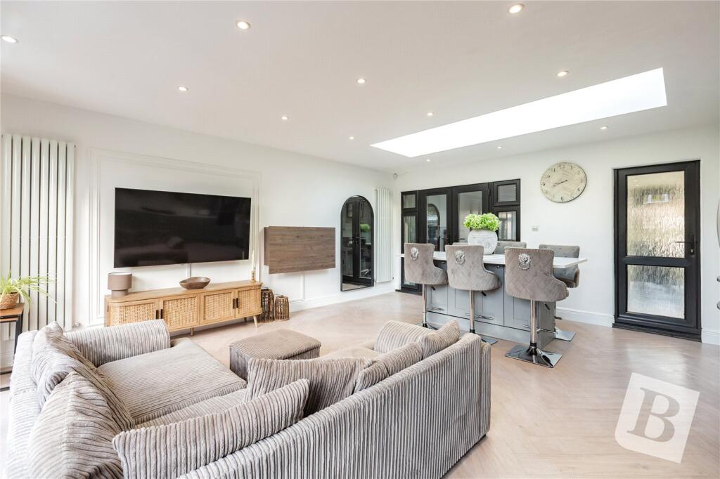 Kitchen / Living Roo