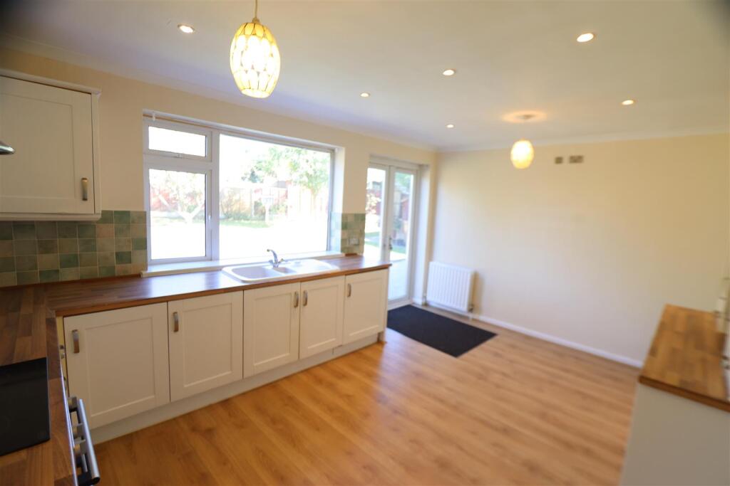 Kitchen..JPG