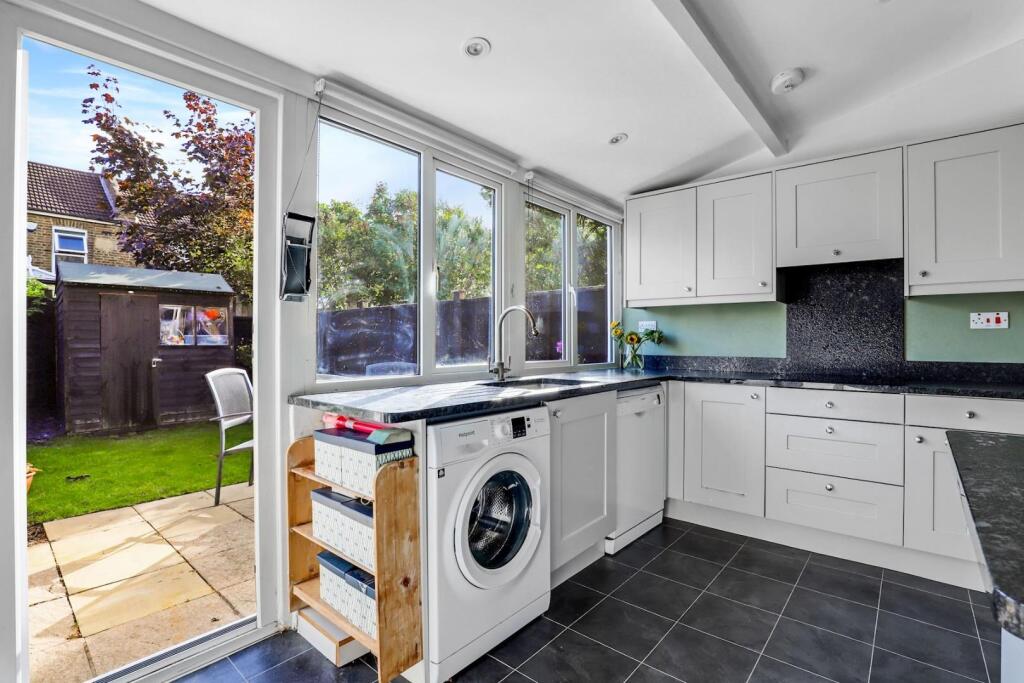 01-fbcbJHPropWorld - 35 Percy Road - 2-medium.jpg