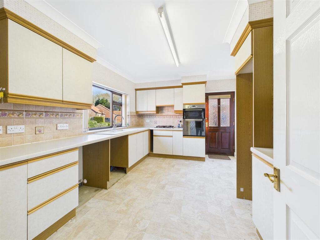 KITCHEN/ DINER