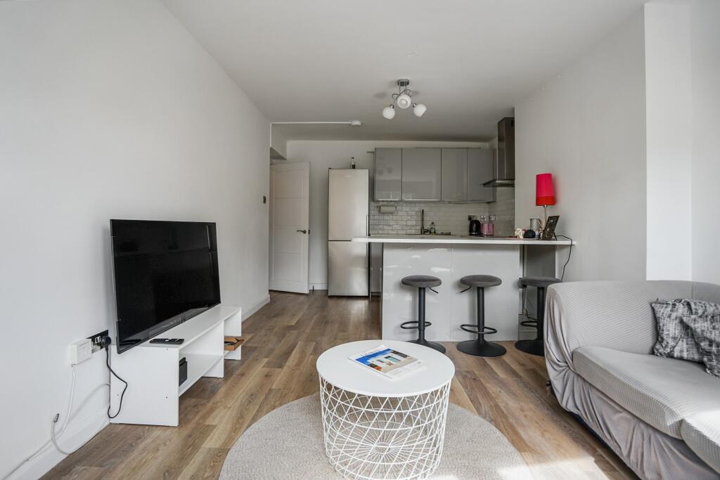 Flat 14, Albert Starr House, Haddonfield Estate, Bush Road, Surrey Quays, London SE8 5AS