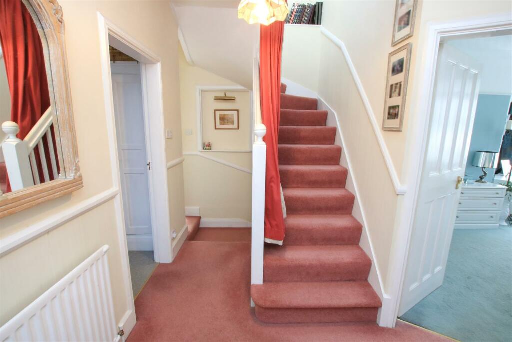 FIRST FLOOR LANDING
