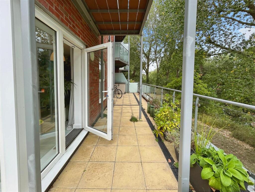 4f1e07d9-9-4C7C-8357-8FF7E1E32734-4442-000002B7E99