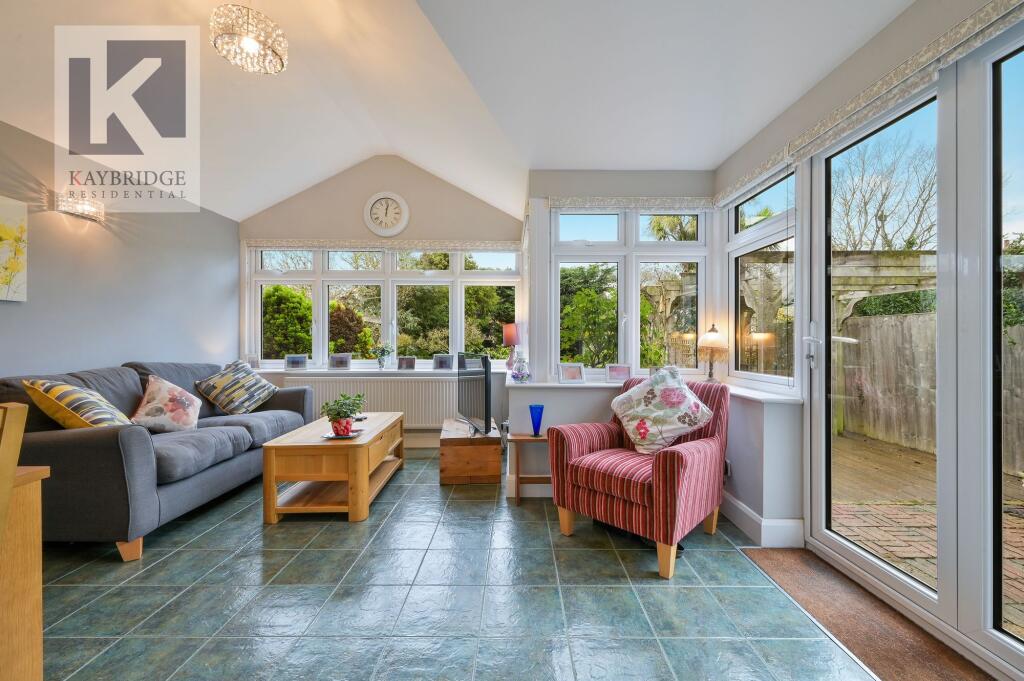 Elmcroft Drive, Chessington - KT9 1DY