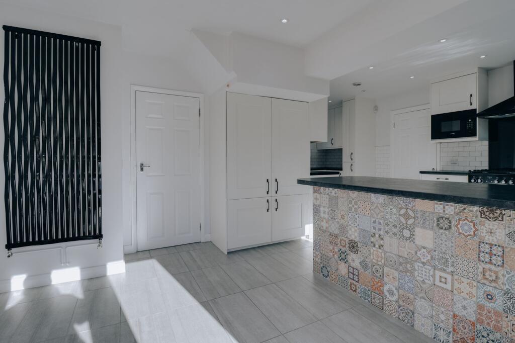Open-plan kitchen/dining area