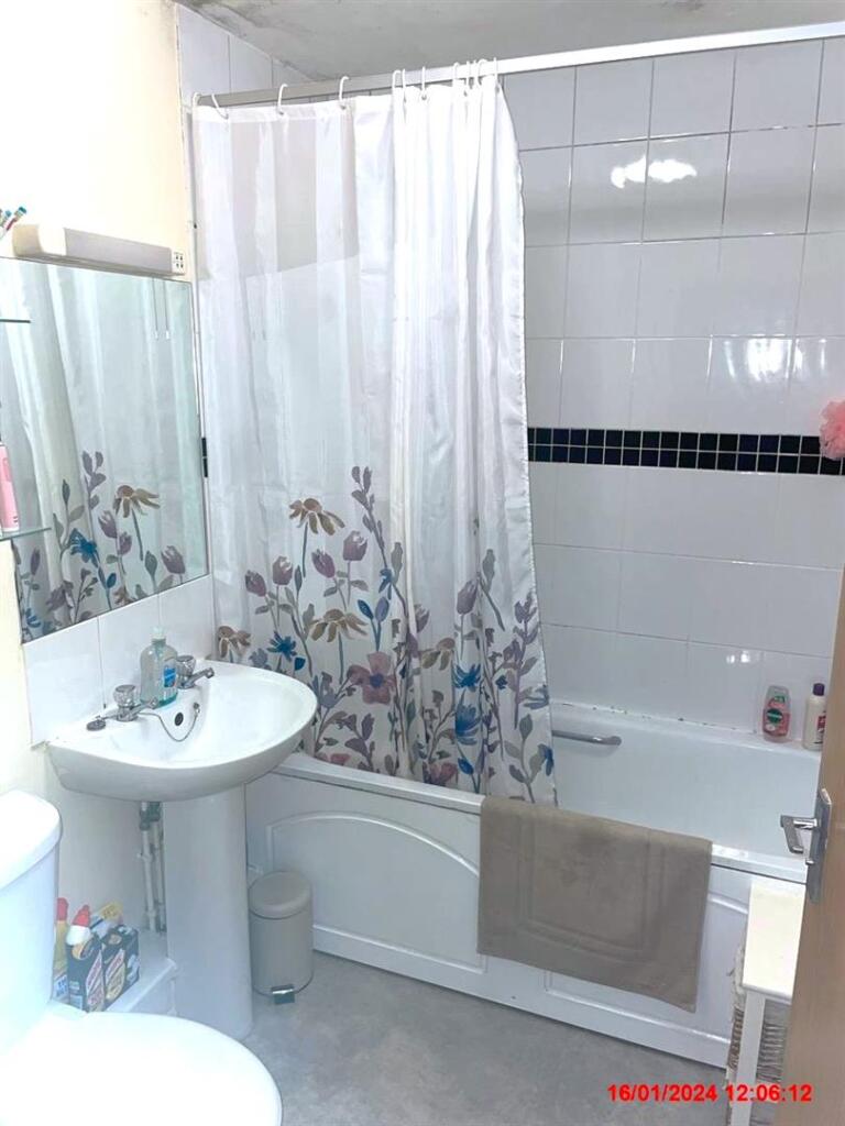 BATH 4 HURLY CRT.jpg