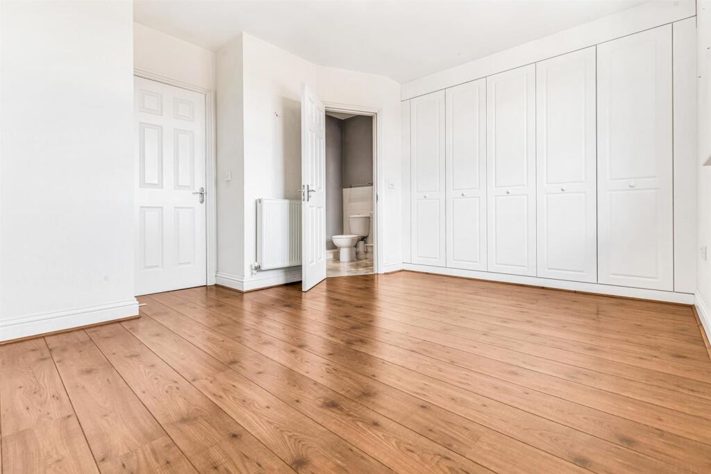 Master Bedroom/En-Suite