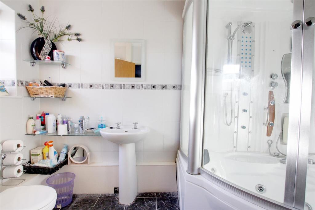 En-suite shower room