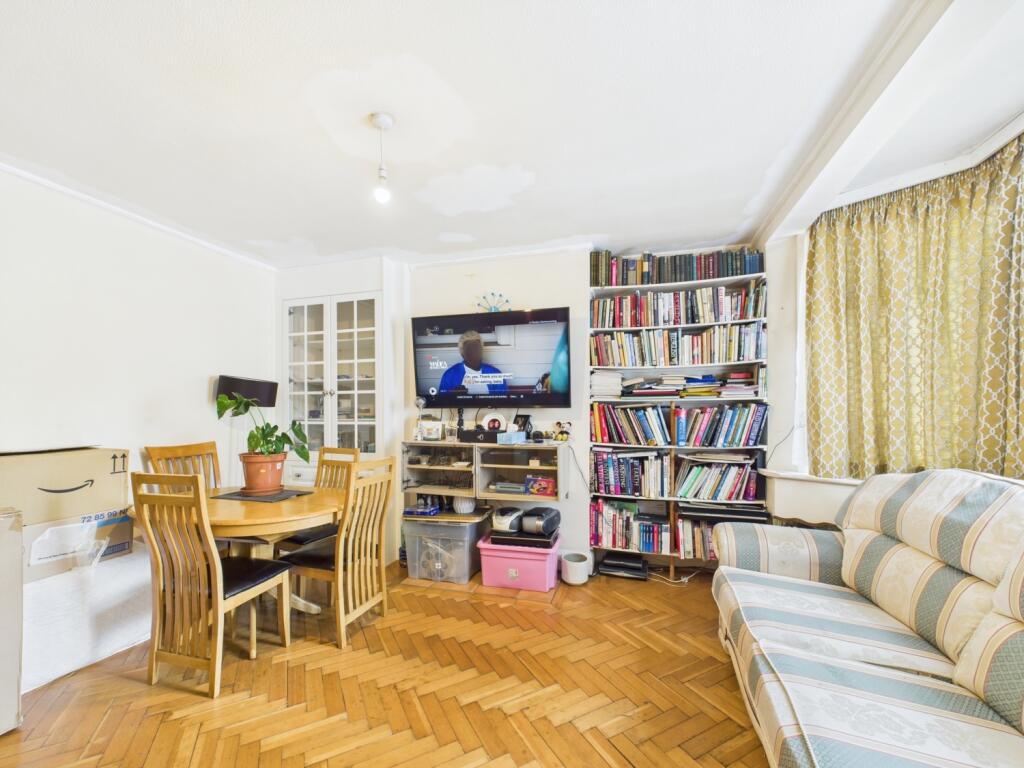 CAM03750G0-PR0046-STILL009