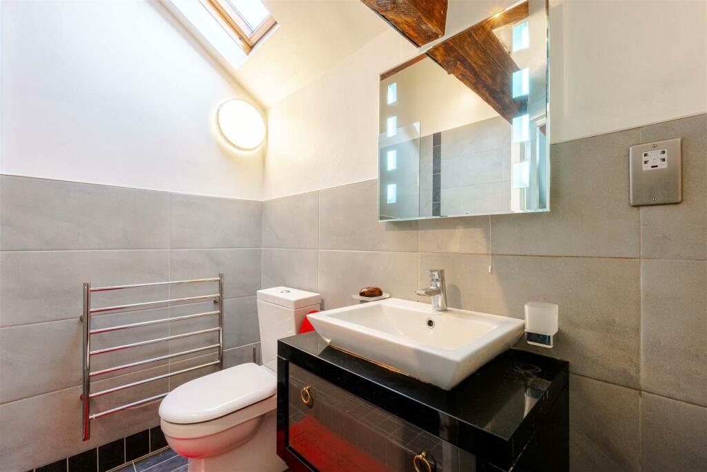 ENSUITE SHOWER ROOM