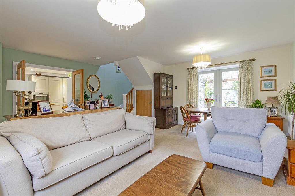 Reception Room-2.jpg