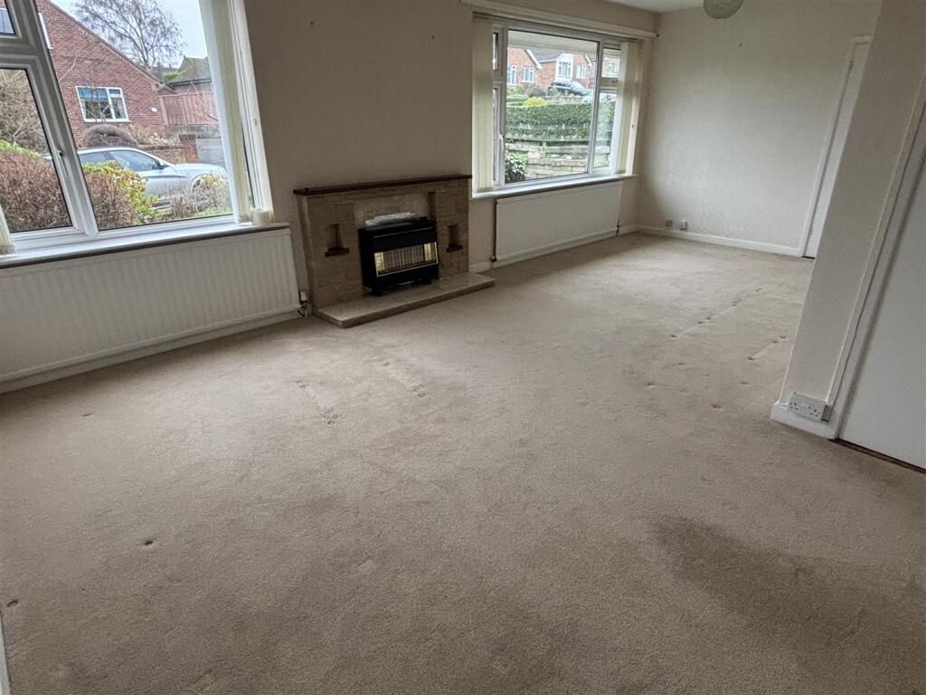 19DL-lounge.dining room.JPG