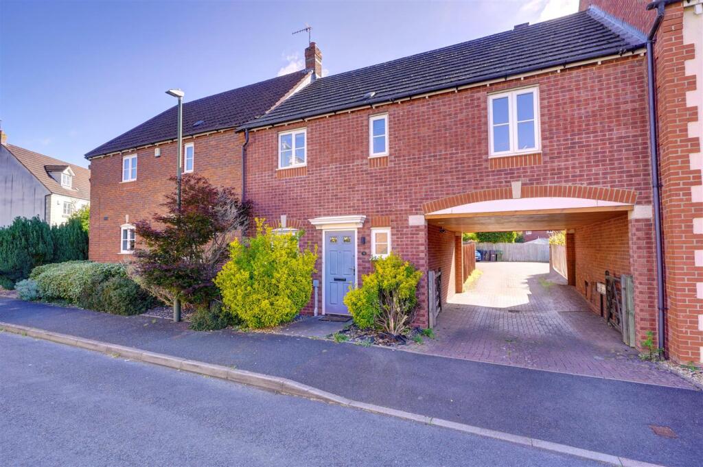 4 Mondrian Close (2).jpg