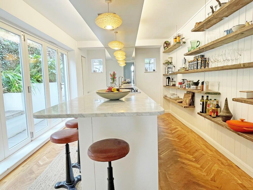 Kit/Breakfast Room