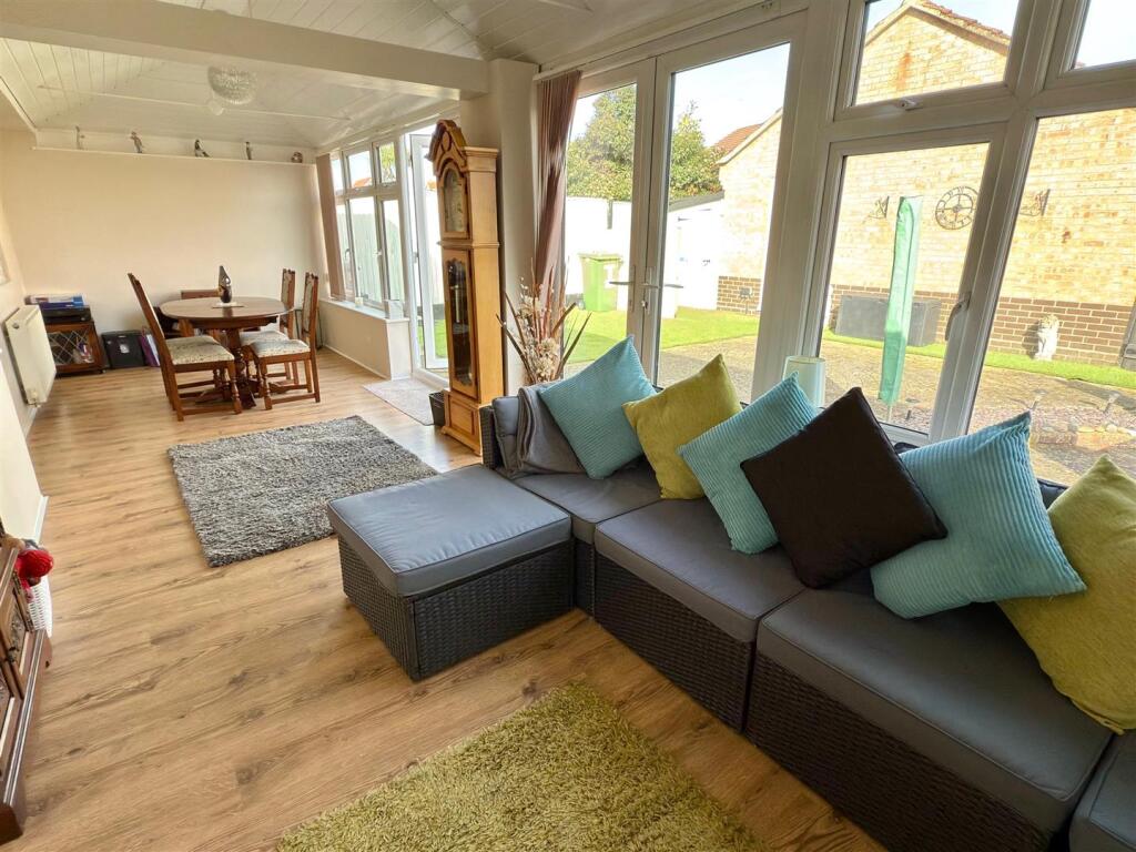 GARDEN AND DINING ROOM.jpg