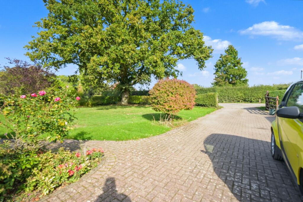 Chellows Gate, Chellows Lane, Crowhurst, Lingfield, Surrey RH7 6LU