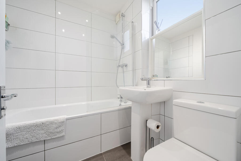 1386949-15-693952...