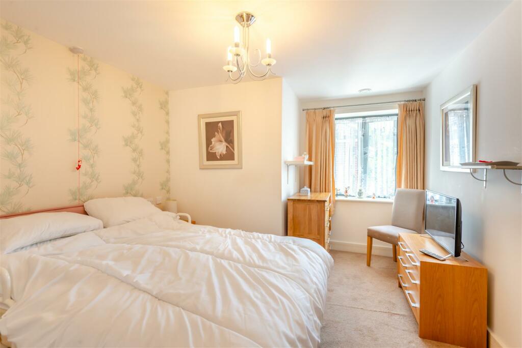 8563431-interior02.jpg