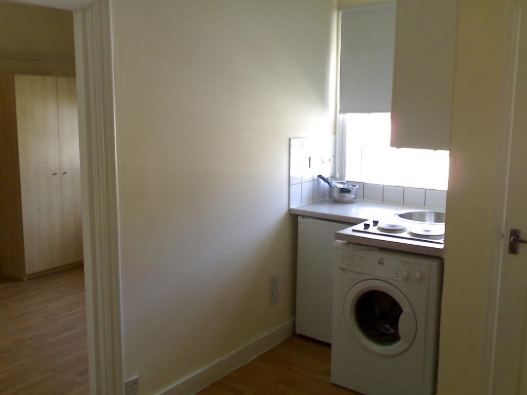 Flat B1 85 Hammersmith Road, London
