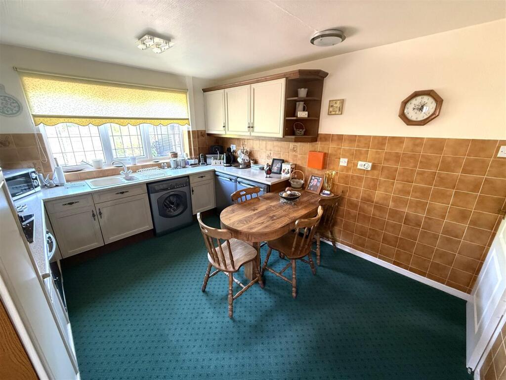 kitchen a.jpg