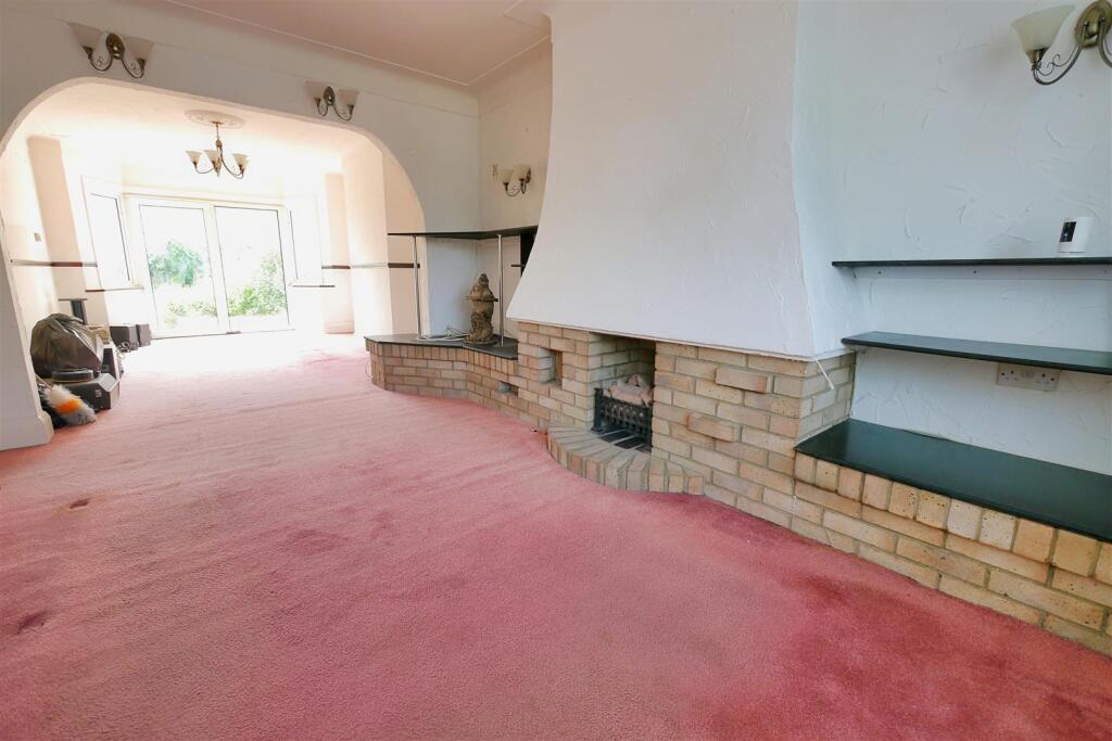 Lounge/Dining Room