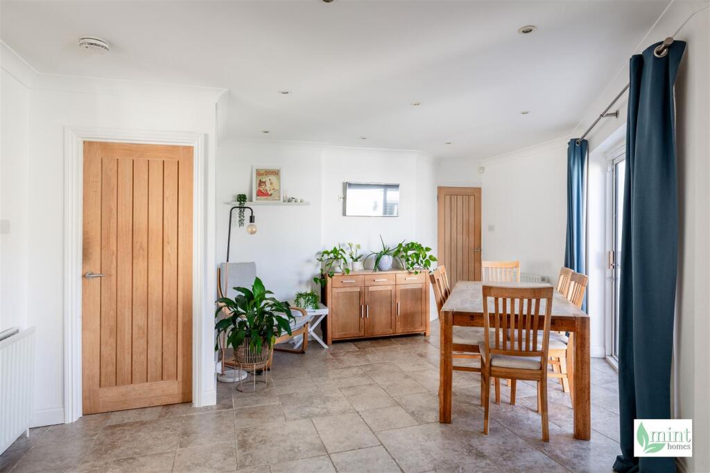 Watermark - 70 Bousley Rise-9.jpg