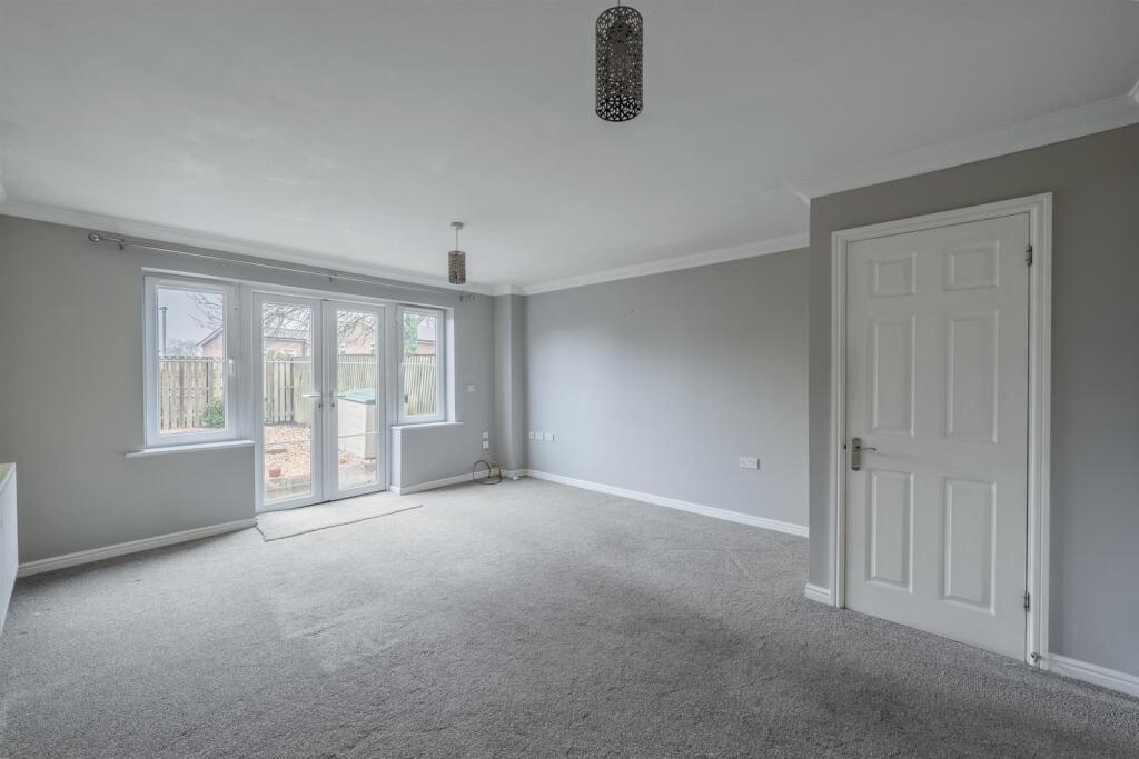 2 Oakfield Mews-15.jpg