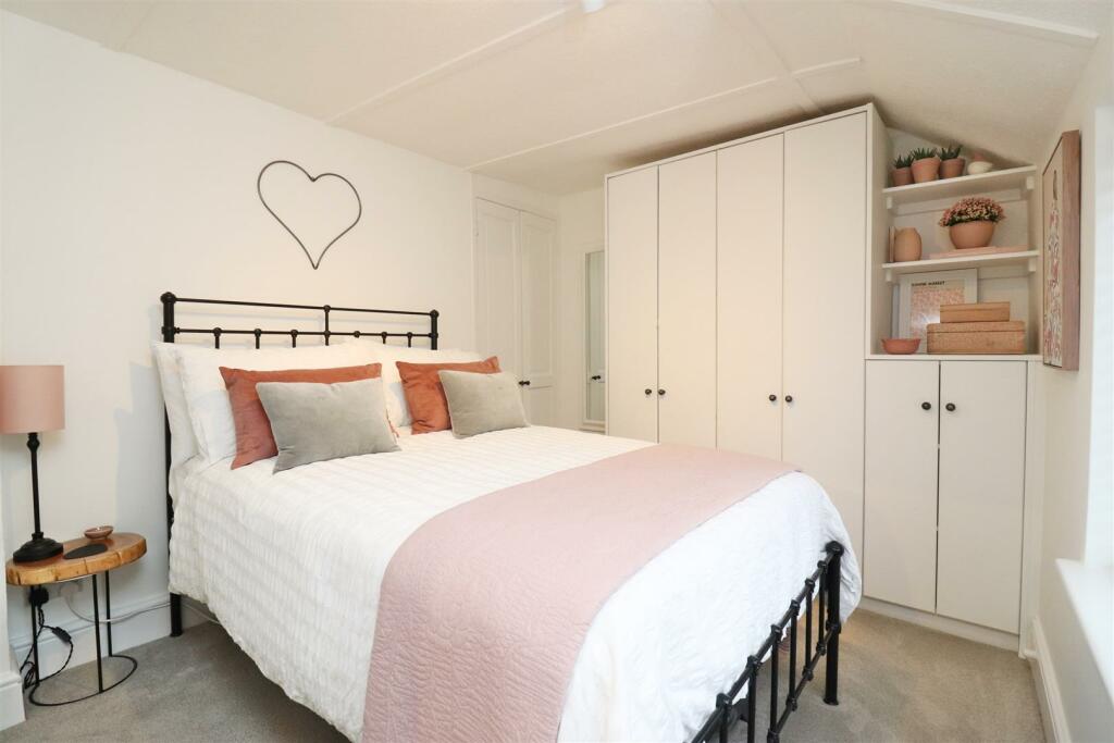 bed 2,2.JPG