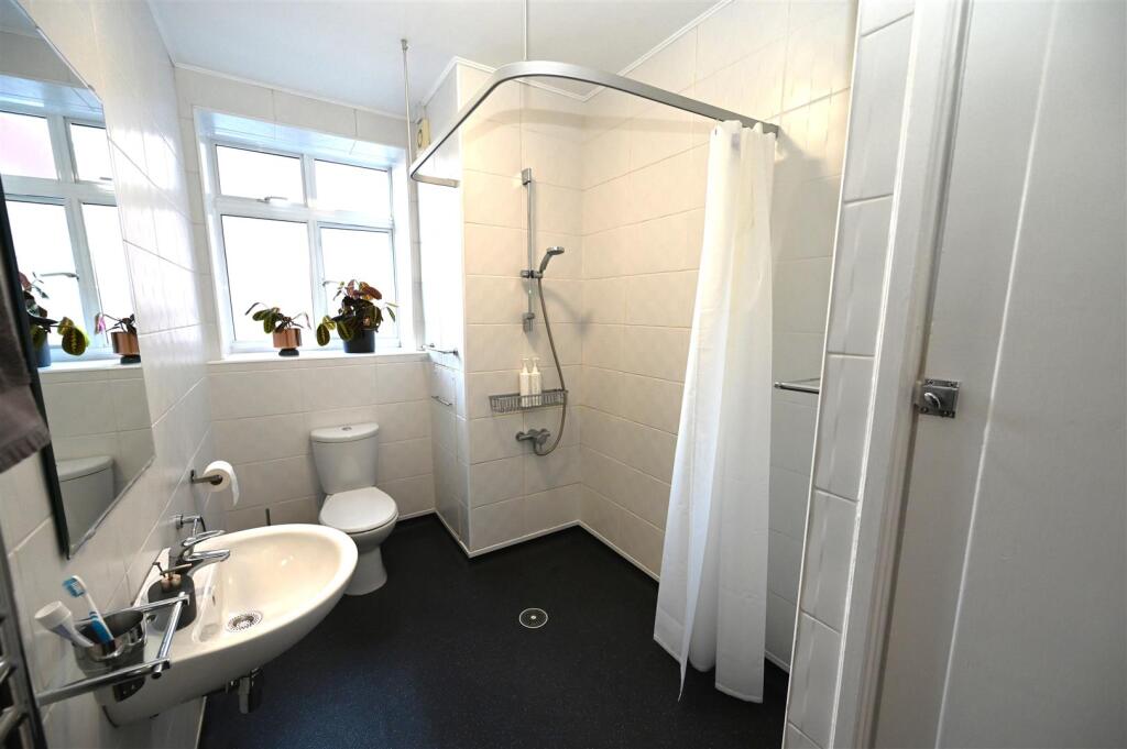 wet room....JPG