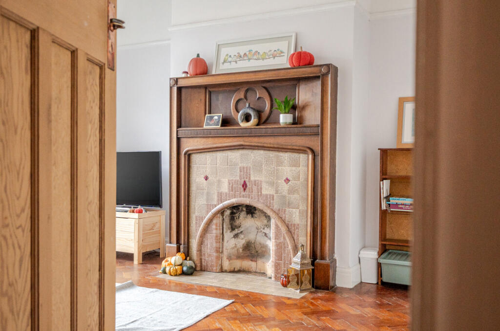 1381701-3-692039d...