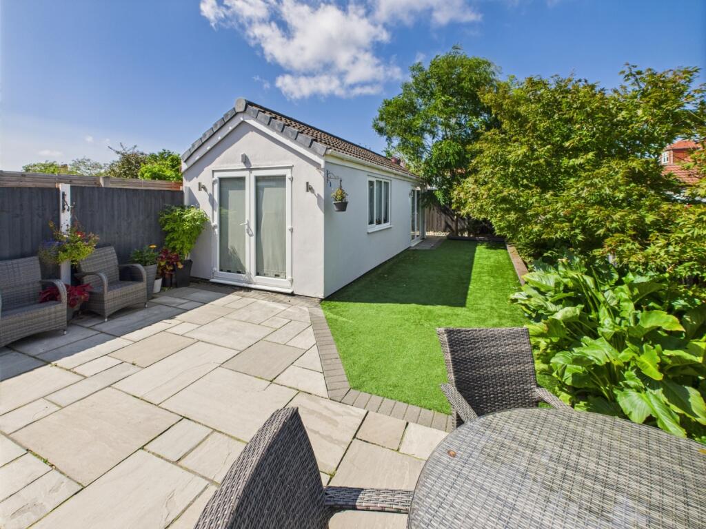 CAM02386G0-PR0139-STILL028