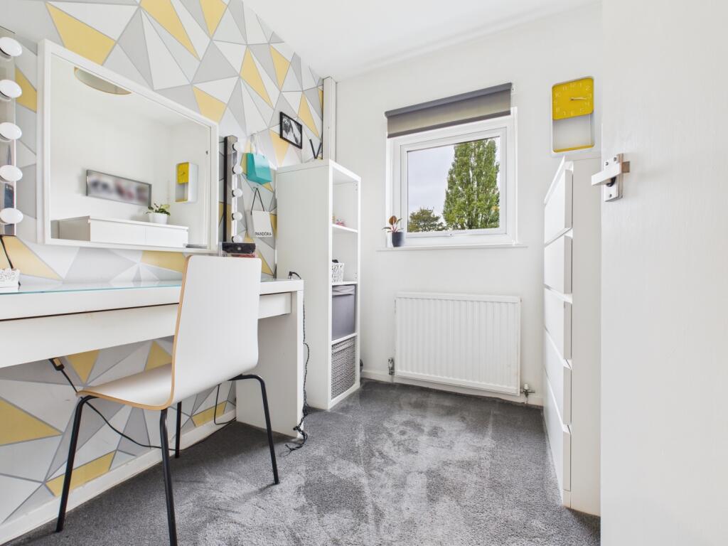 CAM03729G0-PR0152-STILL024