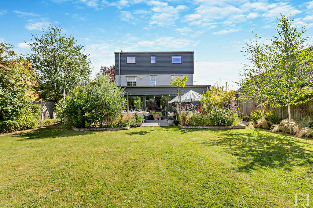 8614767-exteriorW...