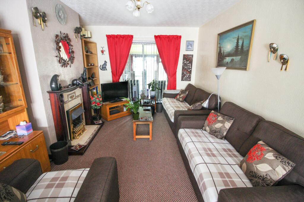 Lounge/Dining Room