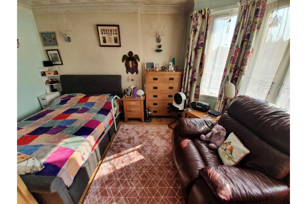 Living Room/Bedroom