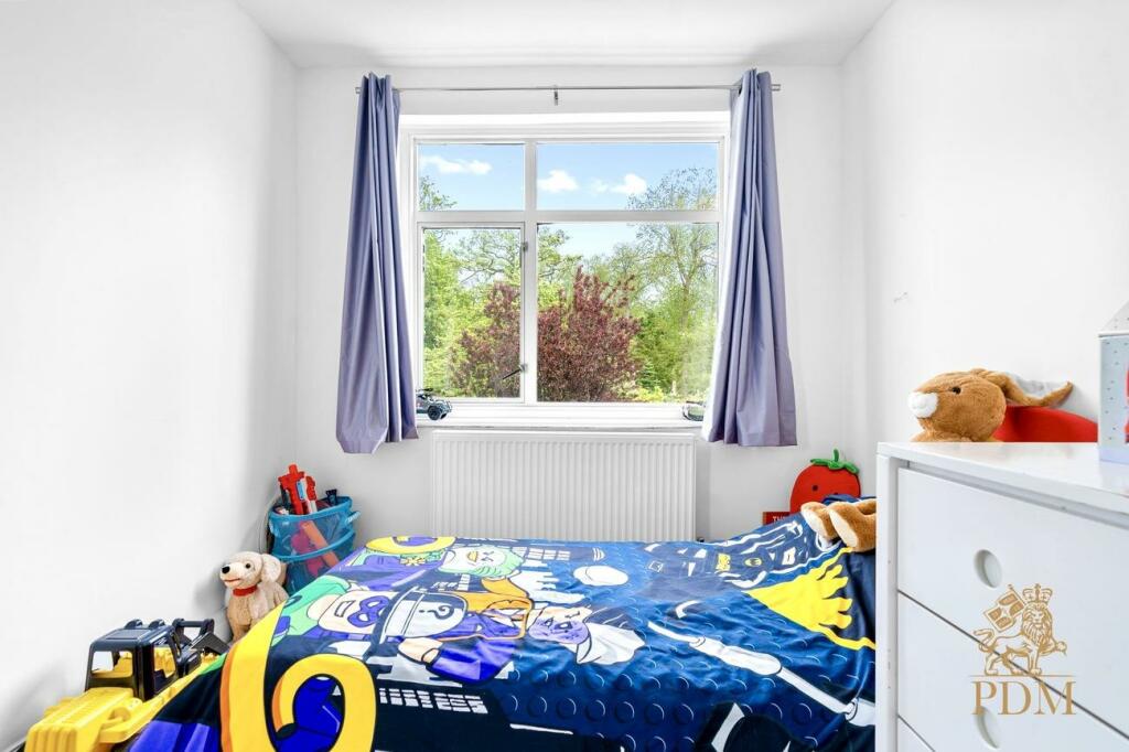 2 Parkside Wollaton NG8 2NN
