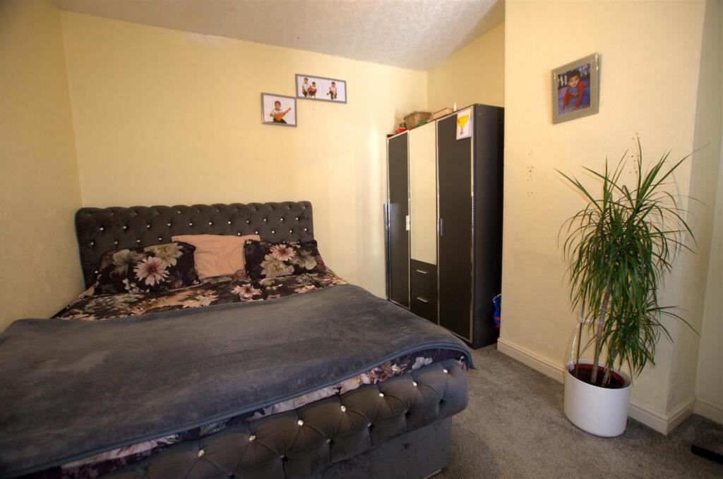 530 Warwick Road - bed2.JPG
